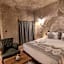 Sarnich Cave Suites
