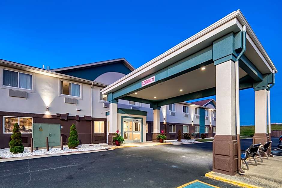 Quality Inn and Suites Springfield Southwest near I-72