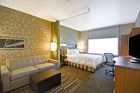 Queen Studio Suite - Hearing Access/Non-Smoking