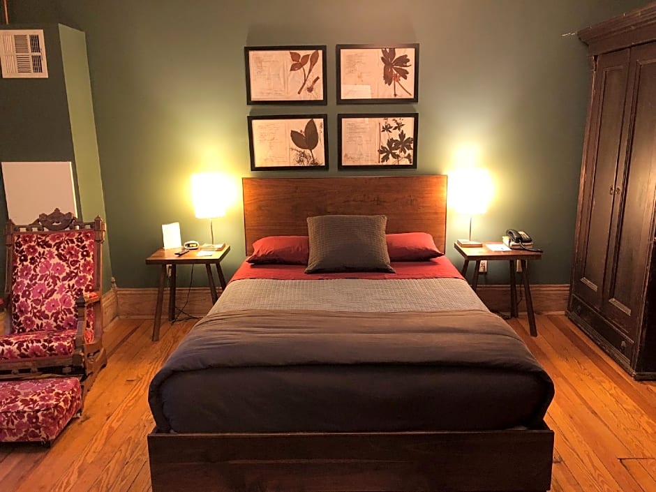 Photo 1 of 3 of 4 Queen Beds, Park View