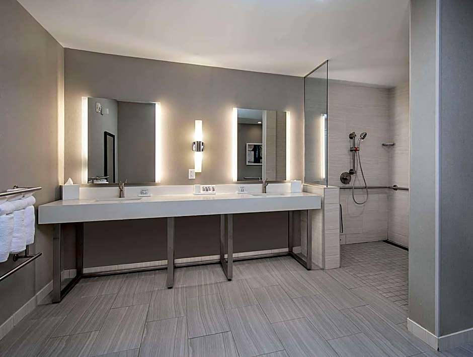 Inn at the Pier Pismo Beach, Curio Collection by Hilton