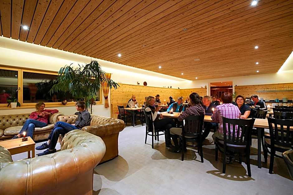 Reitstall und Saloon San Jon