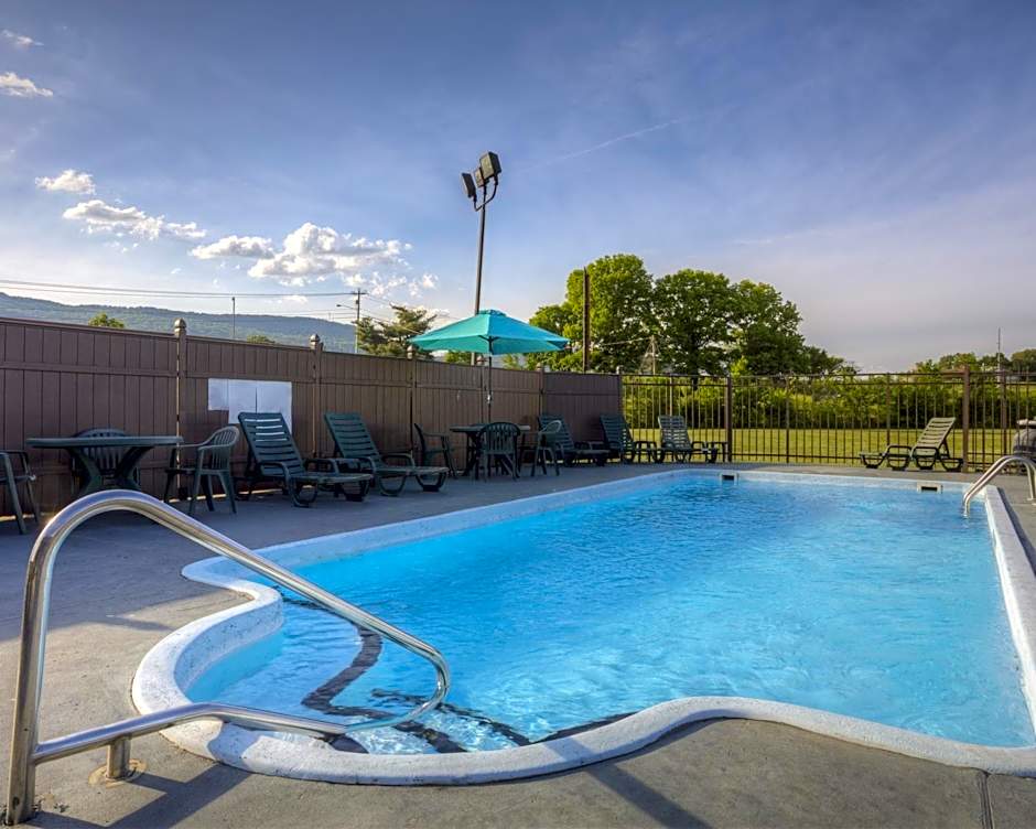 Howard Johnson by Wyndham Chattanooga Lookout Mountain I-24