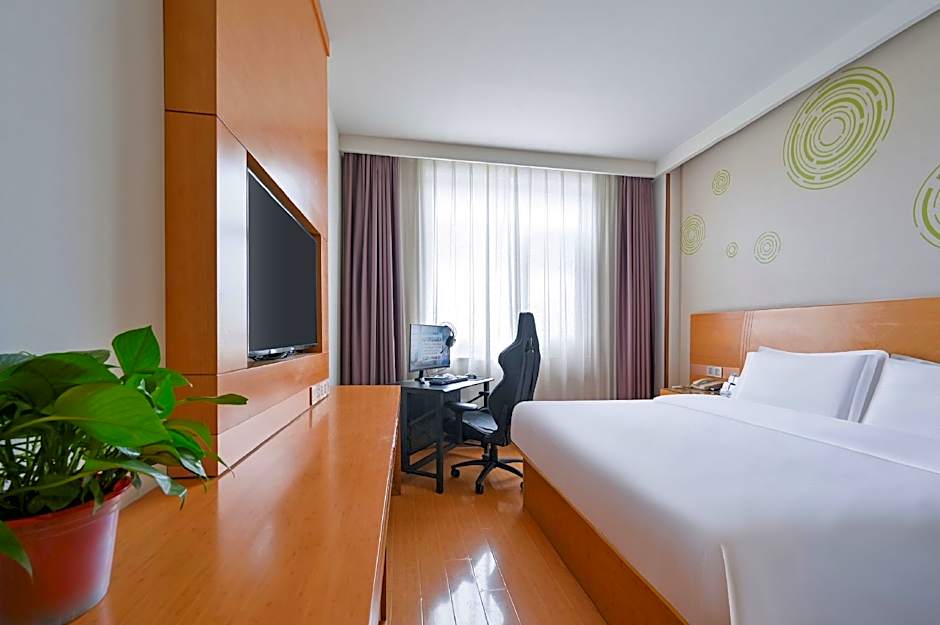 GreenTree Inn Fuyang Development Zone Weisan Road Express Hotel
