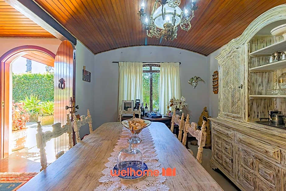 Casa em Campos do Jordão com Varanda e Lareira