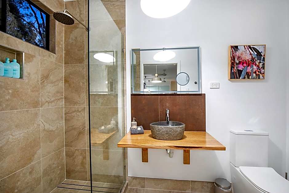 Airlie Beach Eco Cabins - Adults Only