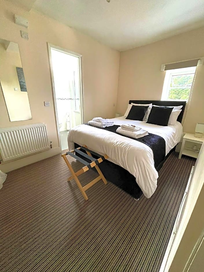 The Crown And Cushion