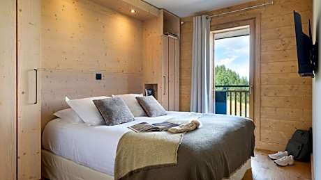 Two-Bedroom Apartment with View and Spa Access