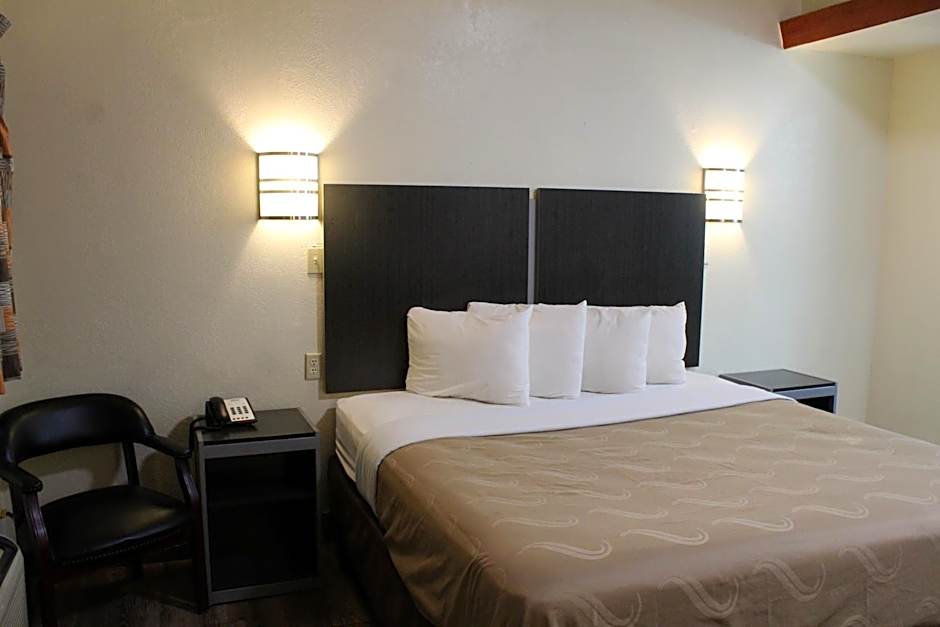 Evergreen Inn and R.V.