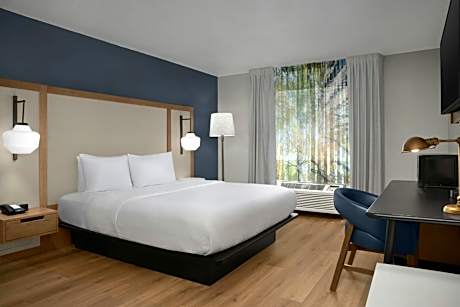 King Room with Roll-In Shower - Mobility Access/Hearing Accessible