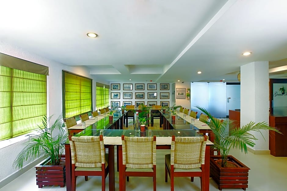 Hotel Grand Plaza Munnar