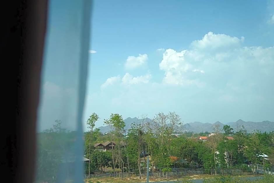 The charlotte smart hotel lopburi