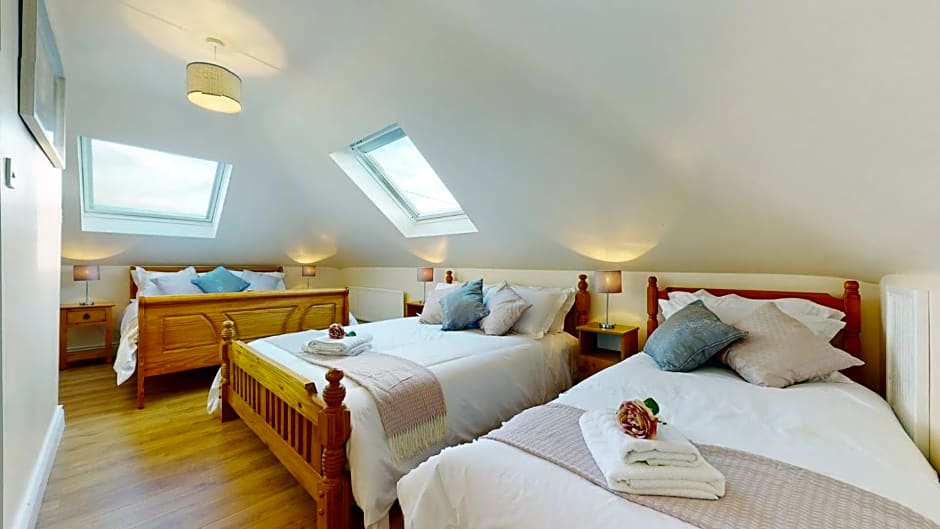 Ross Beach Family Farmhouse B&B