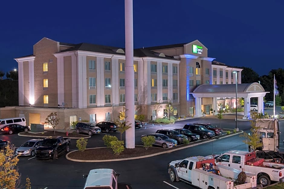 Holiday Inn Express and Suites Dickson City