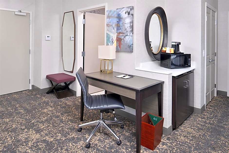 DoubleTree by Hilton Hotel Utica