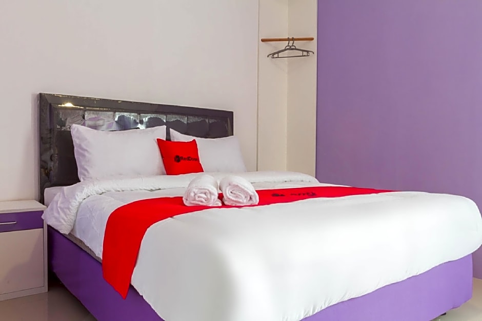 RedDoorz Plus @ Tuparev Cirebon 2.