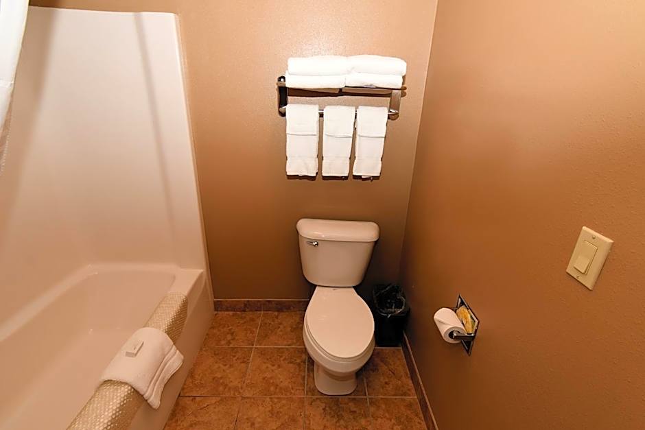 Cobblestone Inn & Suites - Denison | Majestic Hills