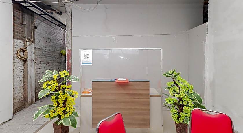 RedDoorz @ Gedangan Sidoarjo