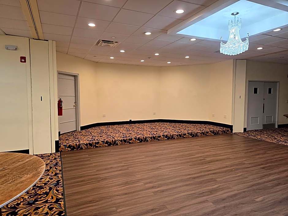 La Quinta Inn by Wyndham West Long Branch/NJ Shore Area