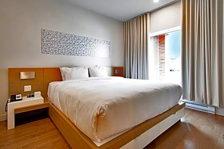 Studio with Kitchenette - One King Bed and Murphy Bed