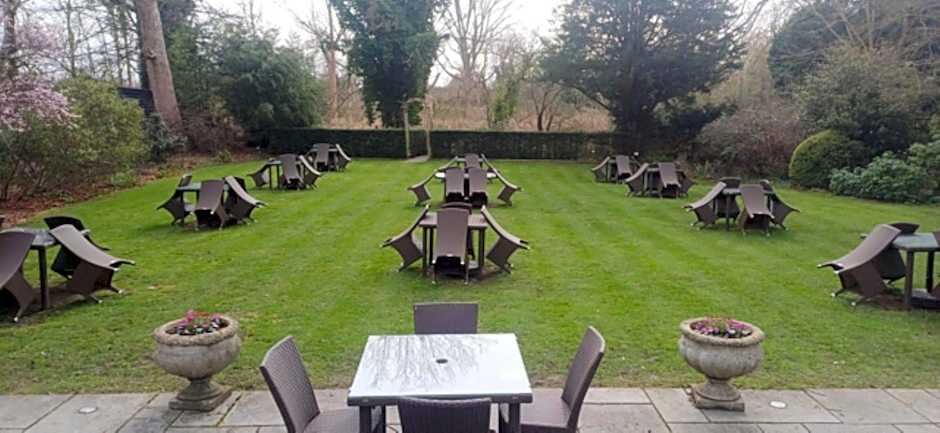 The Riverside House Hotel