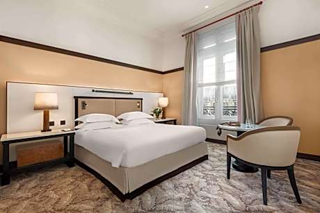 Deluxe King Room with View