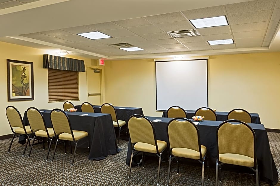 Candlewood Suites Tallahassee, an IHG Hotel