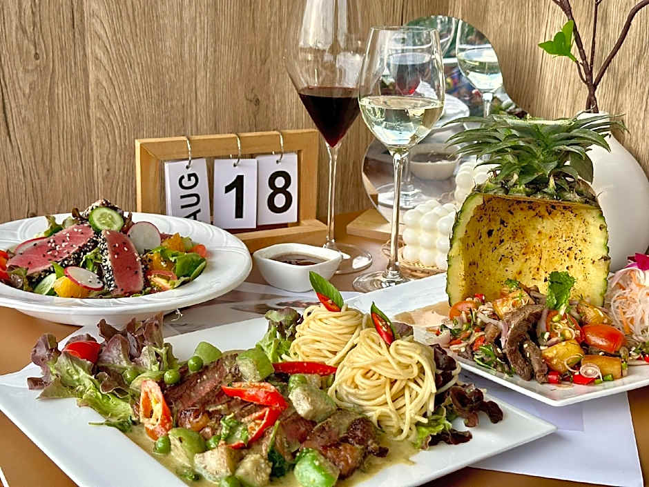 Dragon River Avenue Hotel