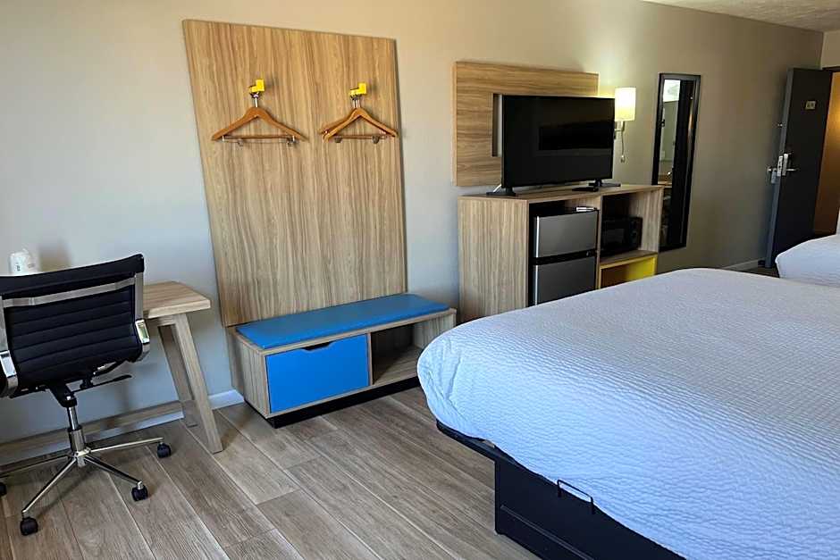 Days Inn by Wyndham Warrensburg