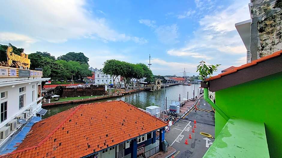 HEEREN BY THE RIVER HOTEL