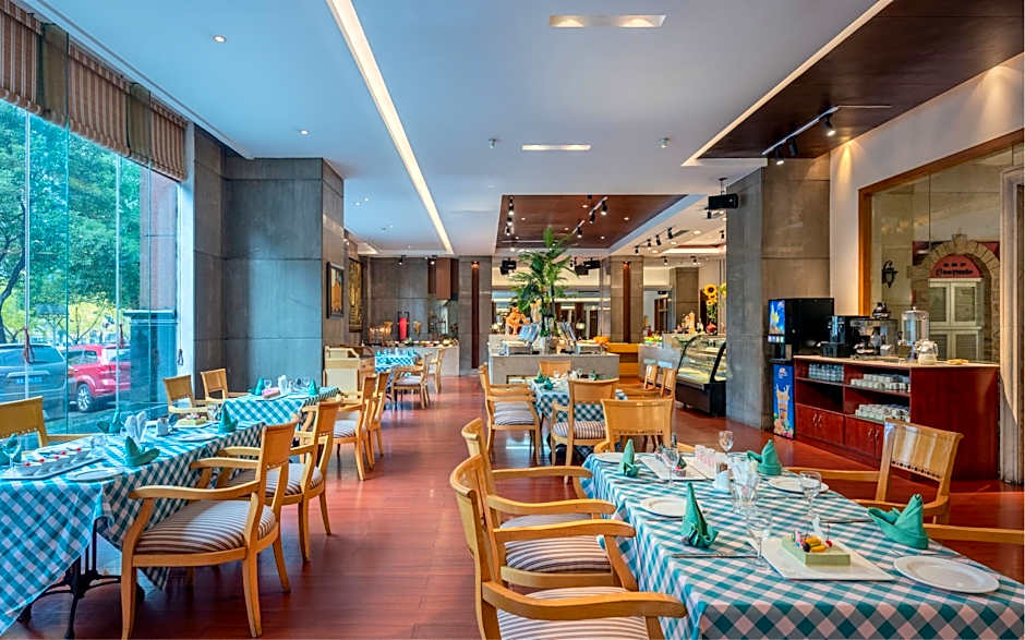 Gold Source Sunshine Hotel