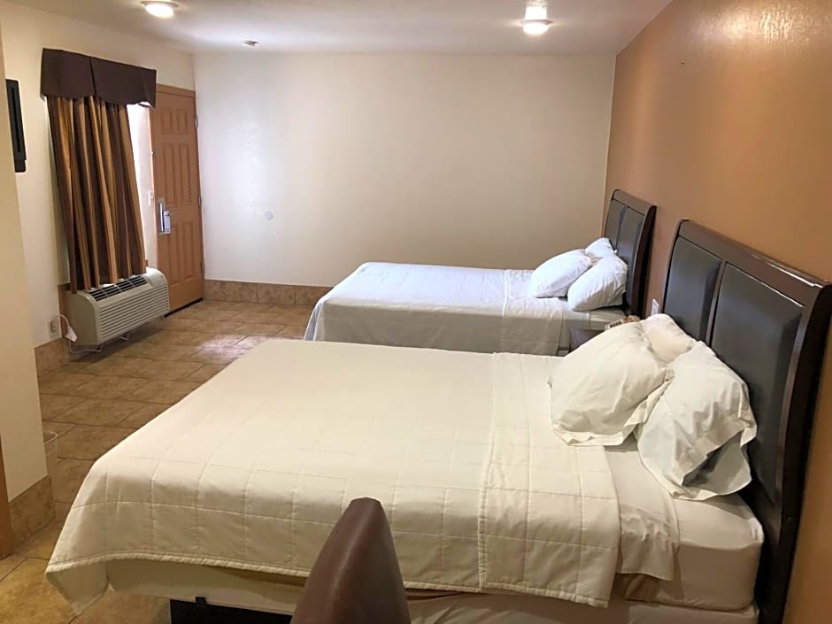 Toppers Motel