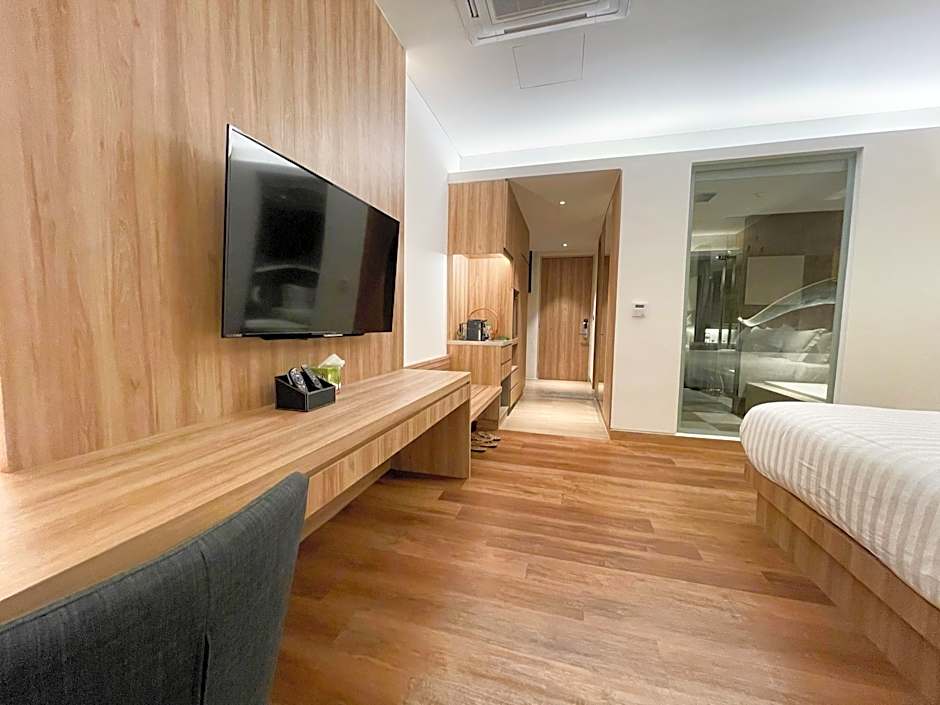 Photo 1 of 10 of Executive Suite