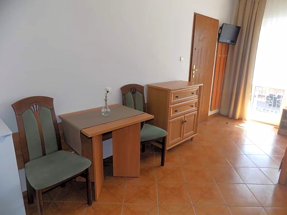 Pokoje Gościnne u MARCINA- sala zabaw, basen, melex, rowery, grill, mini dmuchaniec