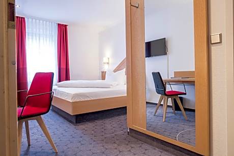 Double Room (1 Adult)