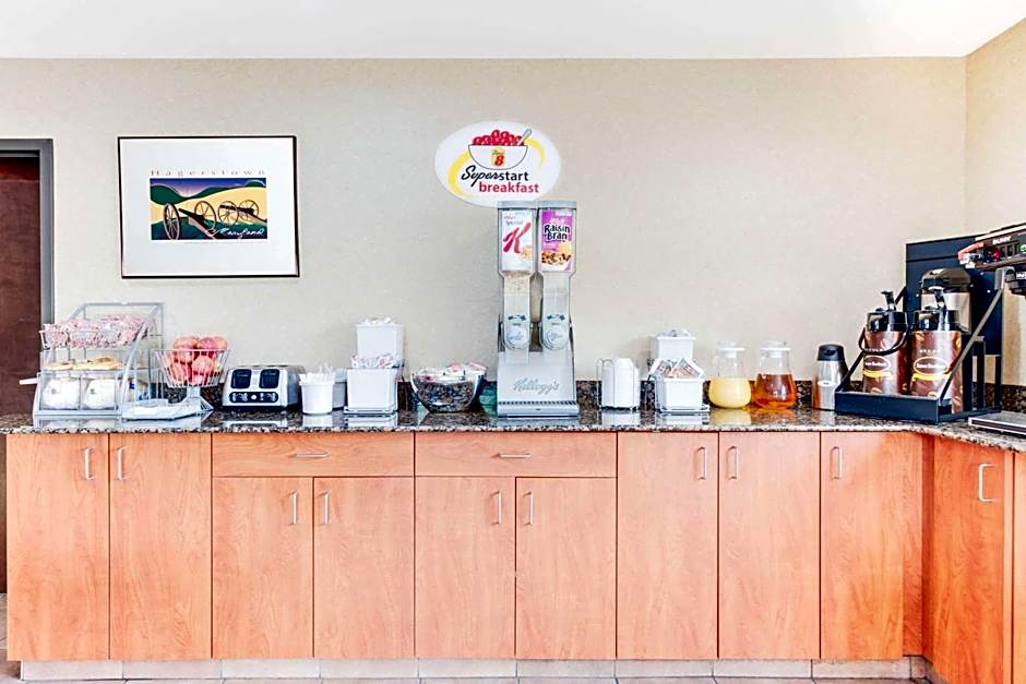 Super 8 by Wyndham Hagerstown I-70