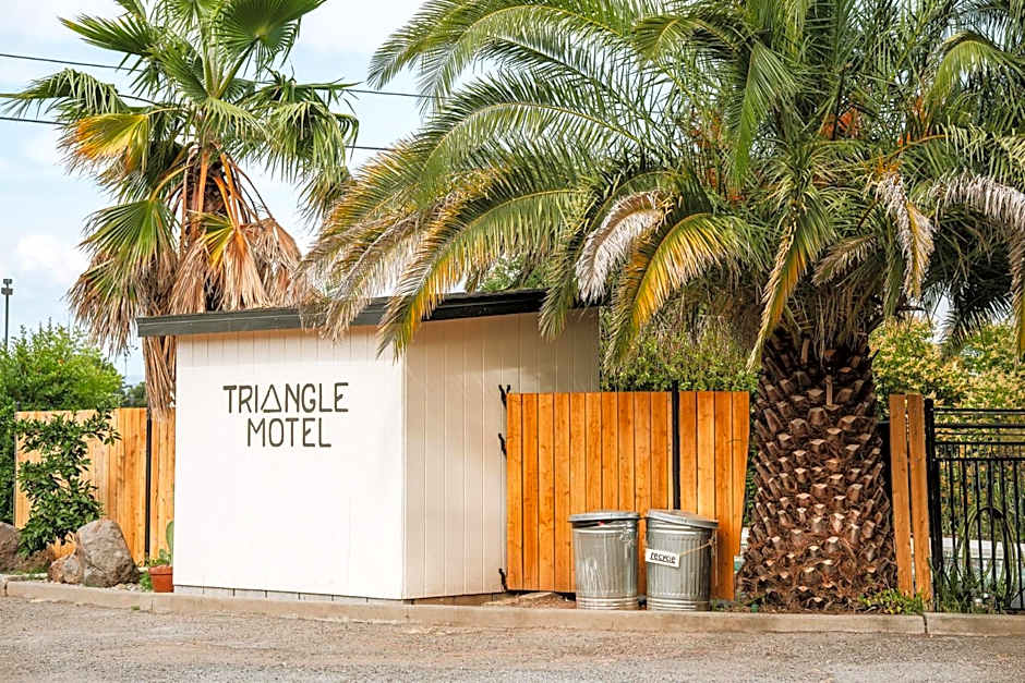 Triangle Motel