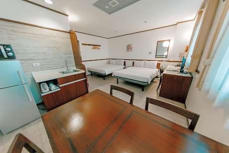 Deluxe Quadruple Room - Smoking