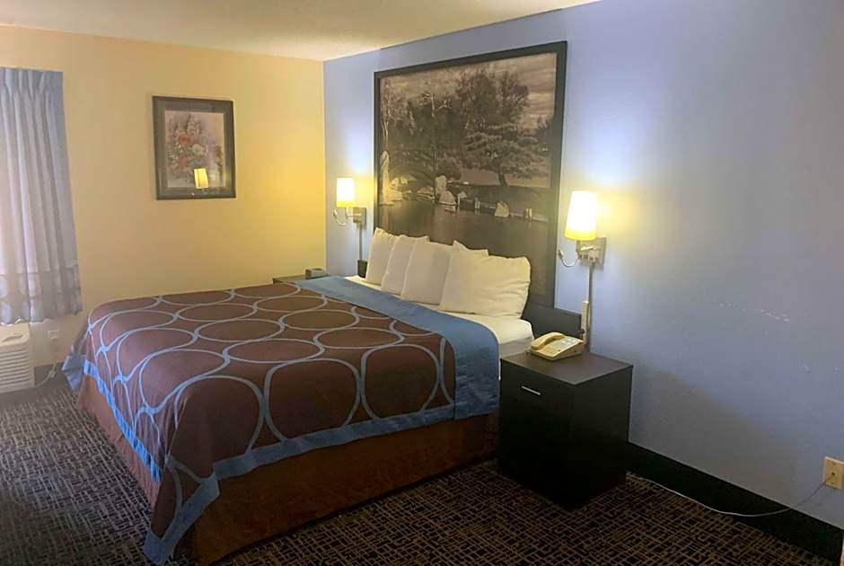 Super 8 by Wyndham Galesburg