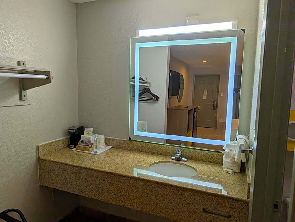 Days Inn by Wyndham Arcadia Louisiana