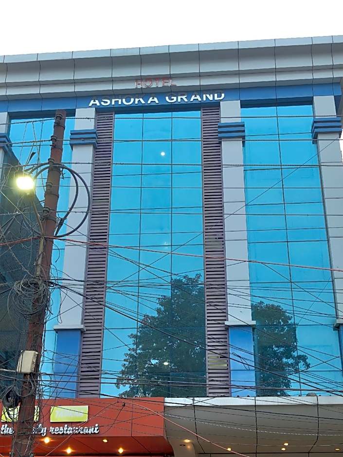 Goroomgo Ashoka Grand Varanasi Indian Only near Railway Station