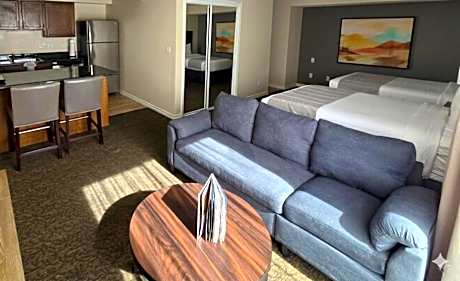 Deluxe Double Room (2 Adults + 1 Child)