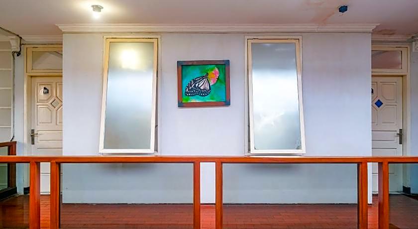 RedDoorz near Batik Tulis Celaket 2