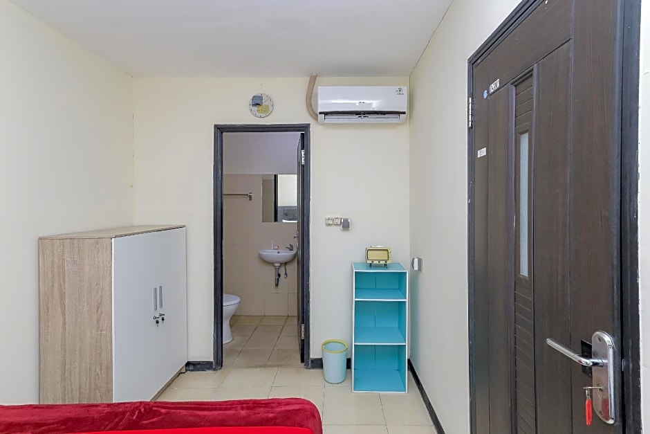 RedDoorz near RS Sari Asih Ciledug