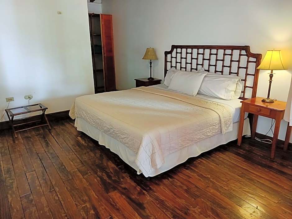 Hotel Don Udos Bed & Breakfast