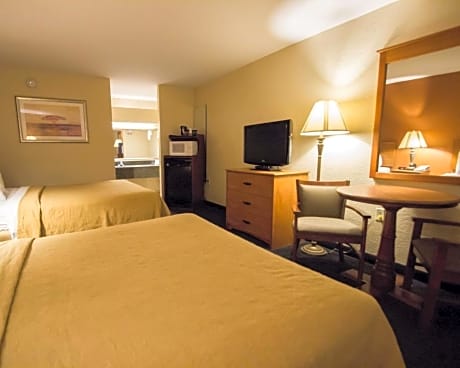 Queen Room with Two Queen Beds - Smoking