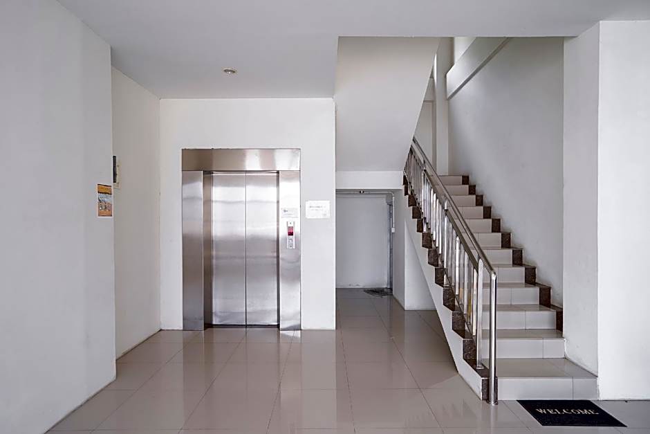 OYO 2695 D'es Guest House