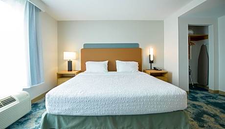 King Suite - Mobility and Hearing Access/Non-Smoking