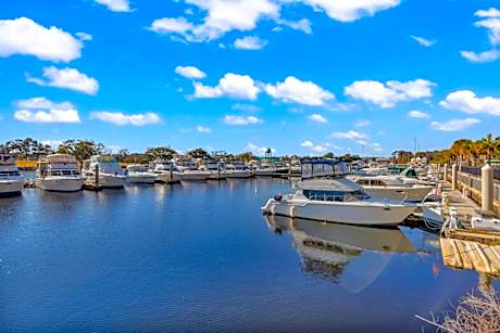Barefoot Landing Resort