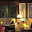 Country Club Hotel & Suites